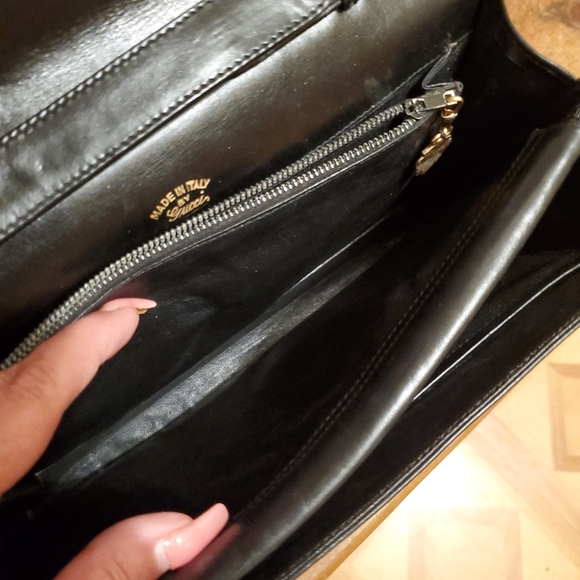 1960s Black Leather Gucci Shoulderbag/Clutch. Brass Hardware. - Picture 9 of 16